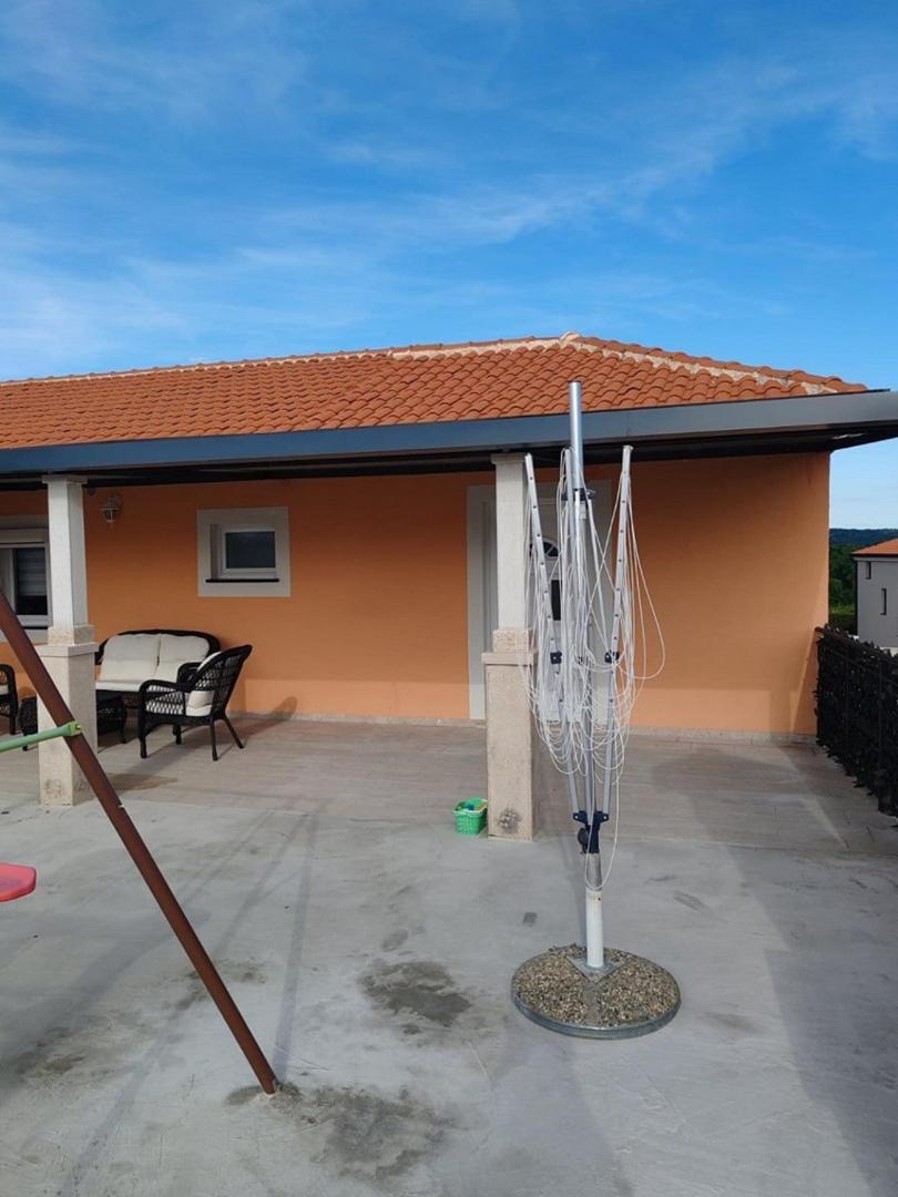 Holiday House Vlahovich Villa Tinjan Eksteriør bilde